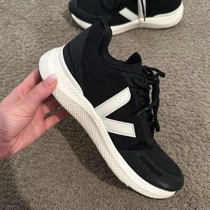 Veja Impala Runner Black Cream.